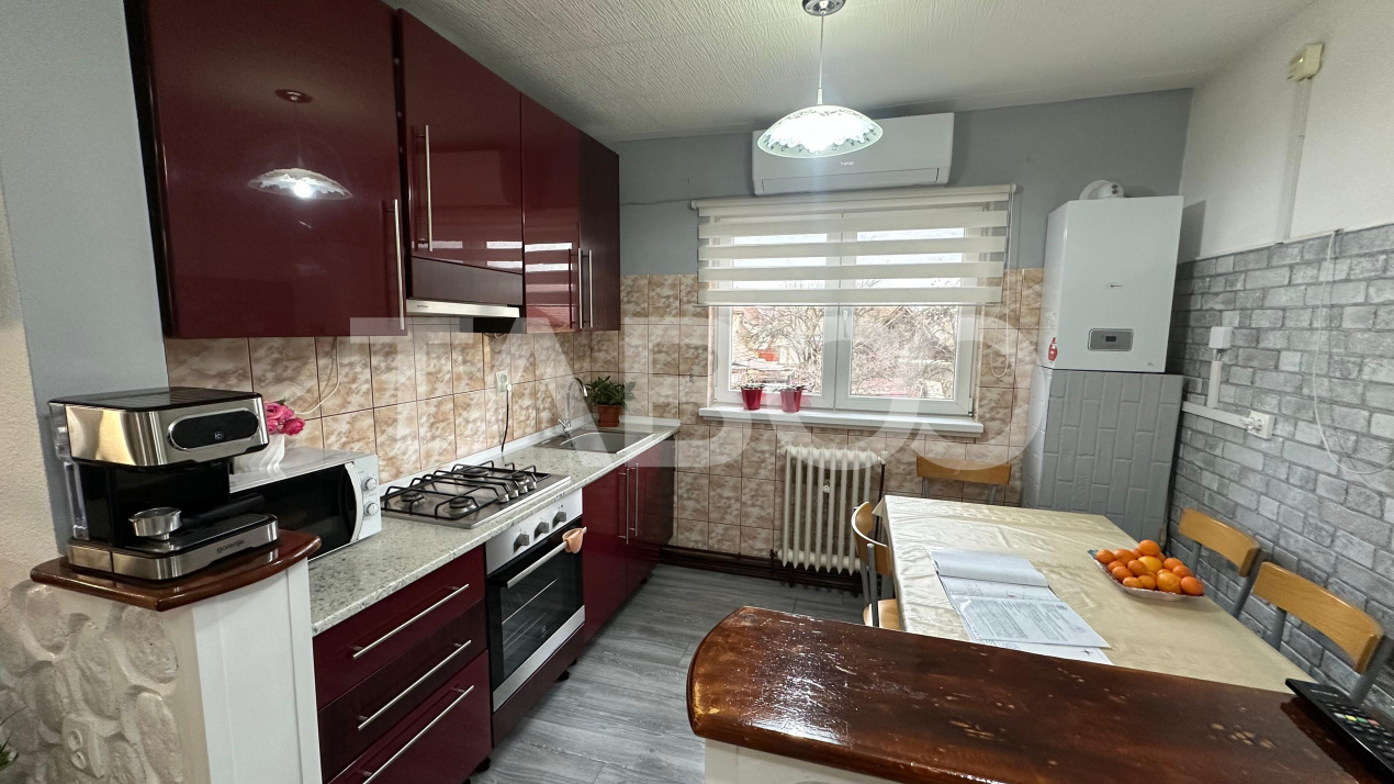 Apartament 4 camere  la casa cu curte pivnita zona Lazaret Sibiu