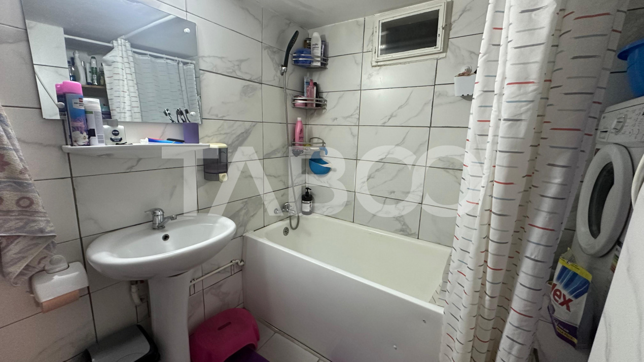 Apartament 4 camere  la casa cu curte pivnita zona Lazaret Sibiu