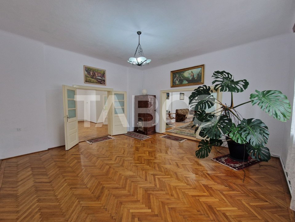 Apartament 4 camere spatiu comercial garaj si pivnita contral Sibiu in Sibiu - Dr. Ioan Ratiu