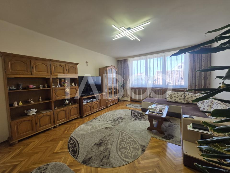 Apartament 5 camere de vanzare 182mp decomandat zona Piata Cluj Sibiu