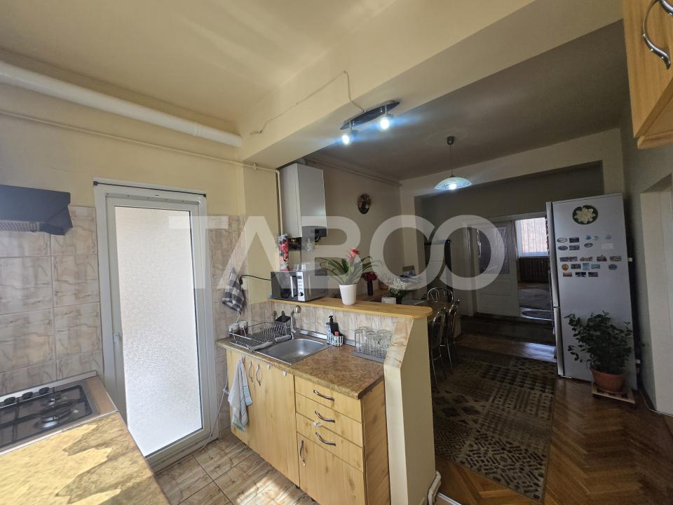 Apartament 5 camere de vanzare 182mp decomandat zona Piata Cluj Sibiu