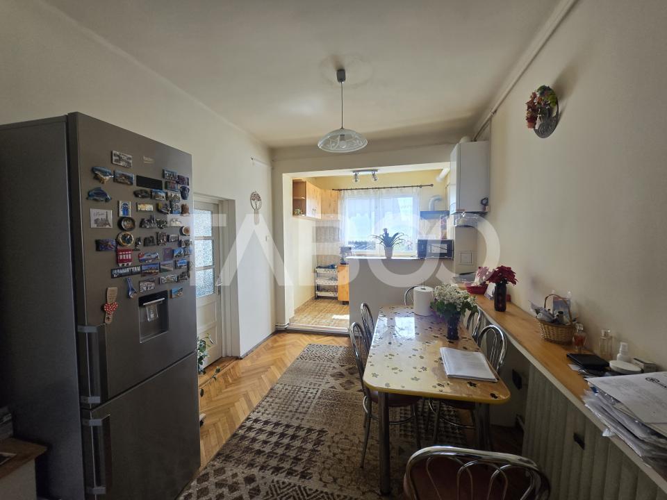 Apartament 5 camere de vanzare 182mp decomandat zona Piata Cluj Sibiu