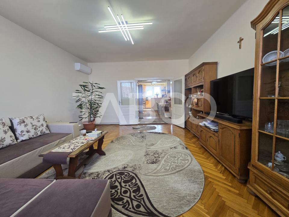 Apartament 5 camere de vanzare 182mp decomandat zona Piata Cluj Sibiu