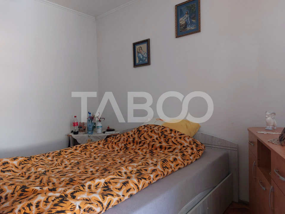 Apartament 55 mp 3 camere etaj 3 balcon pivnita Piata Noua Cisnadie