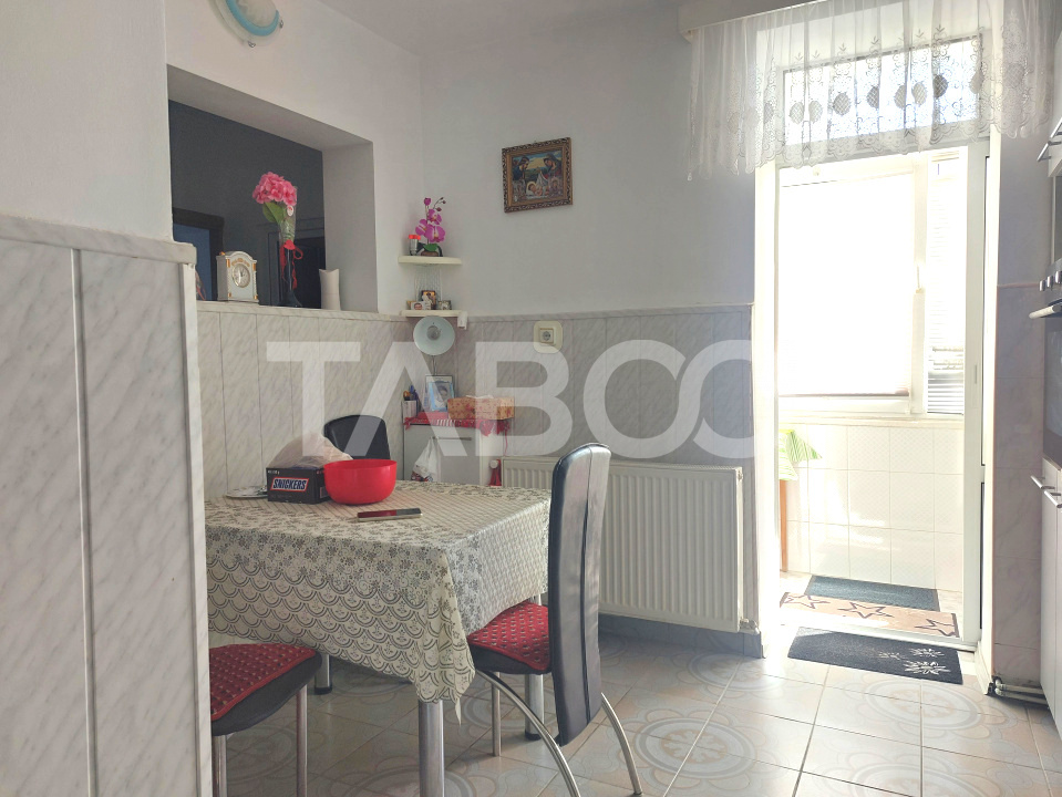 Apartament 55 mp 3 camere etaj 3 balcon pivnita Piata Noua Cisnadie