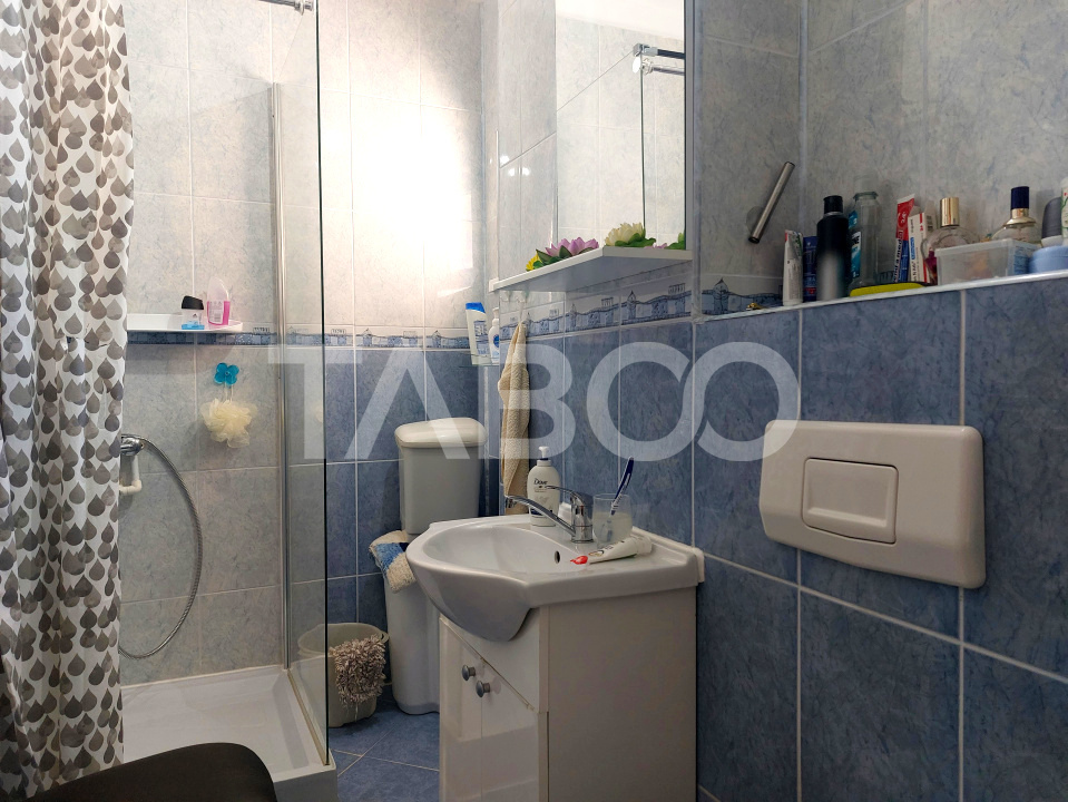 Apartament 55 mp 3 camere etaj 3 balcon pivnita Piata Noua Cisnadie