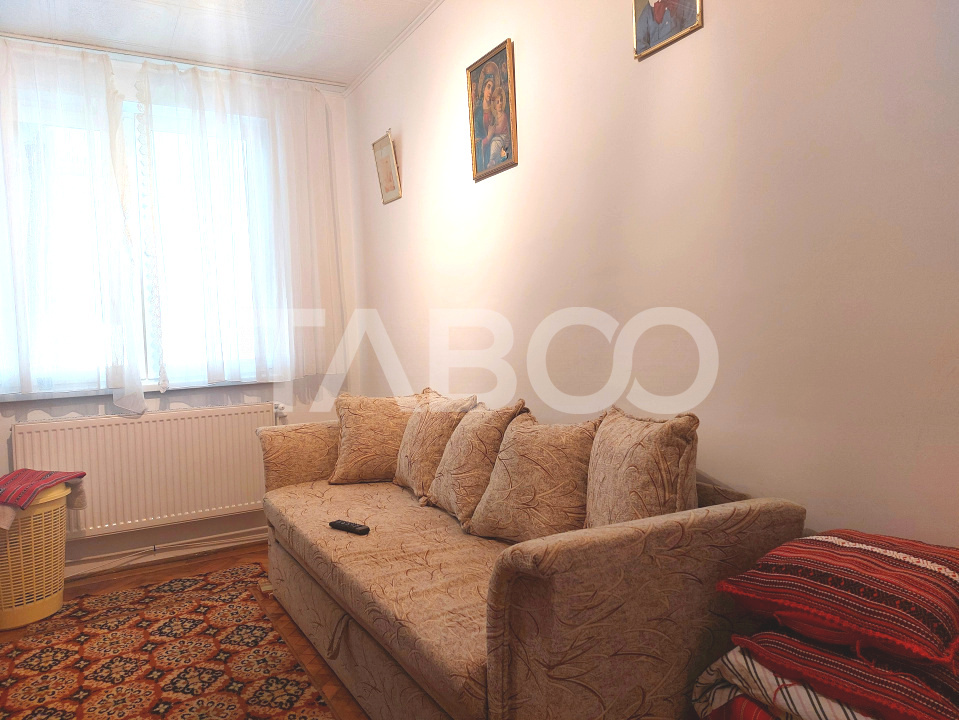 Apartament 55 mp 3 camere etaj 3 balcon pivnita Piata Noua Cisnadie