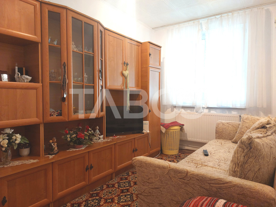 Apartament 55 mp 3 camere etaj 3 balcon pivnita Piata Noua Cisnadie