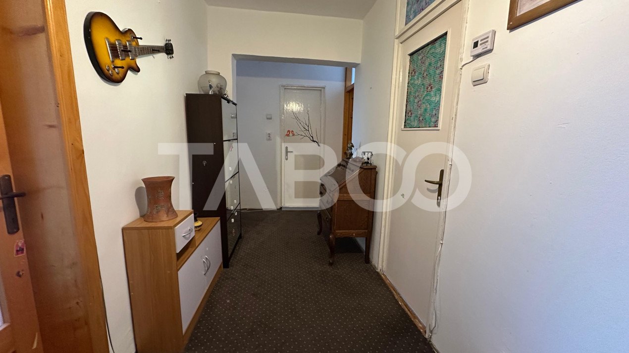 Apartament 65 mpu 3 camere pivnita 2 bai balcon  zona Turnisor Sibiu  