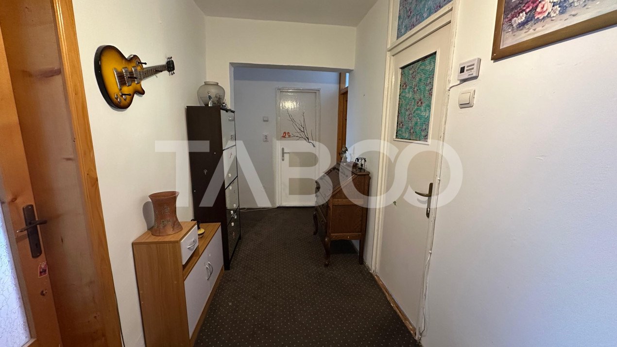 Apartament 65 mpu 3 camere pivnita 2 bai balcon  zona Turnisor Sibiu  