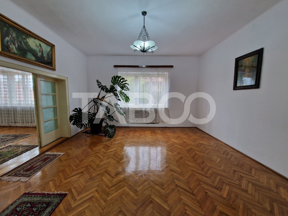 Apartament central 4 camere spatiu comercial garaj si pivnita Sibiu