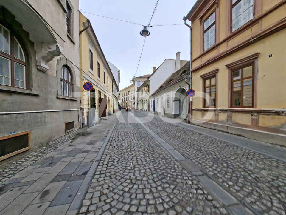 Apartament complet renovat 2 camere garaj acces auto Centru Istoric