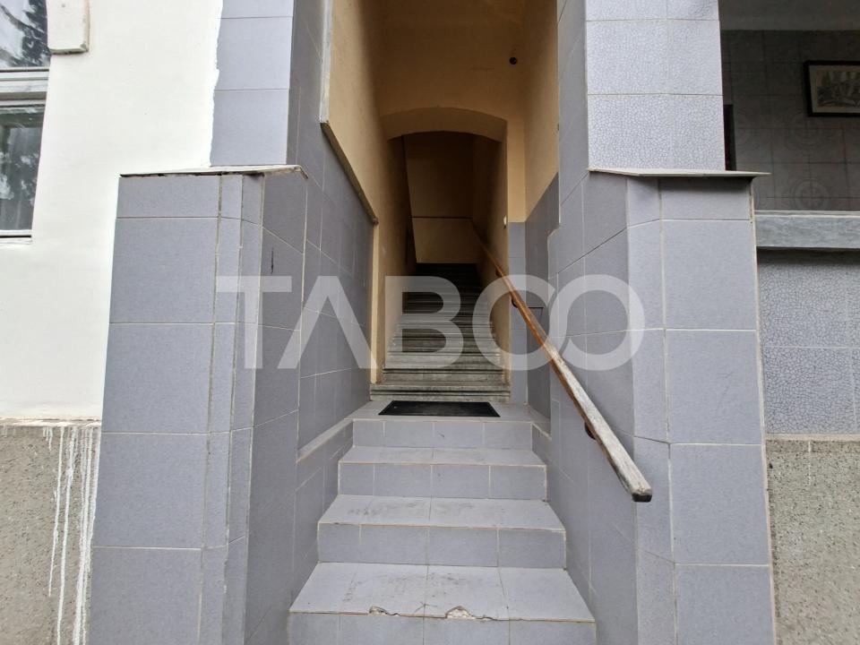 Apartament complet renovat 2 camere garaj acces auto Centru Istoric