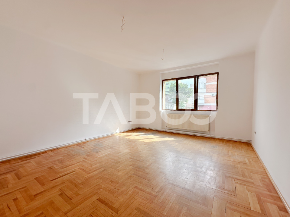 Apartament cu 2 camere decomandate in Centru pretabil si pentru birou