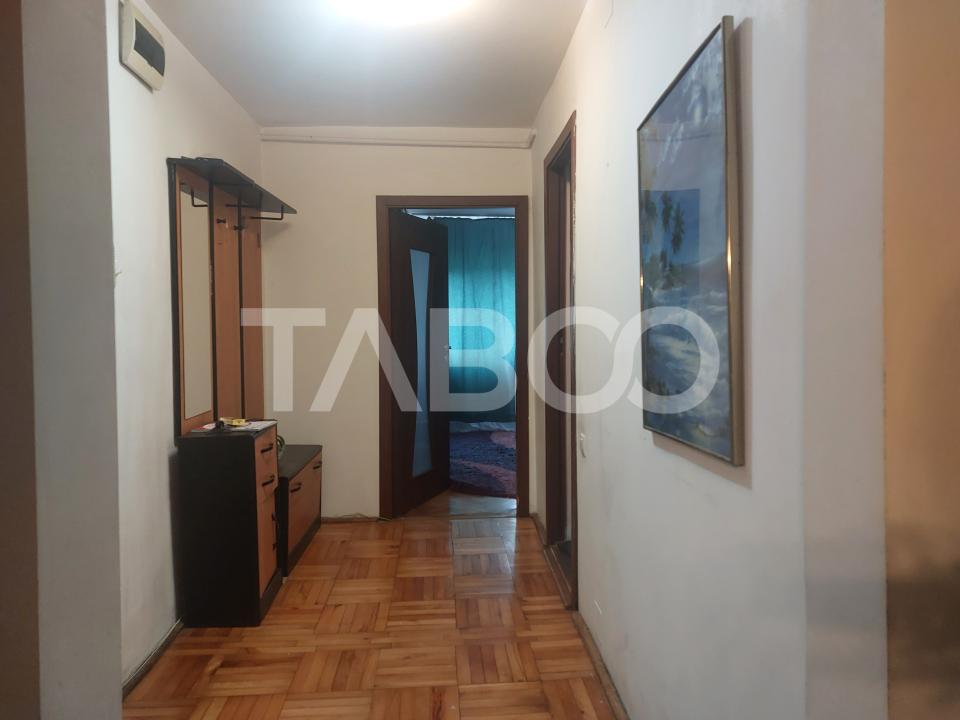 Apartament cu 2 camere decomandate si balcon de inchiriat in Strand