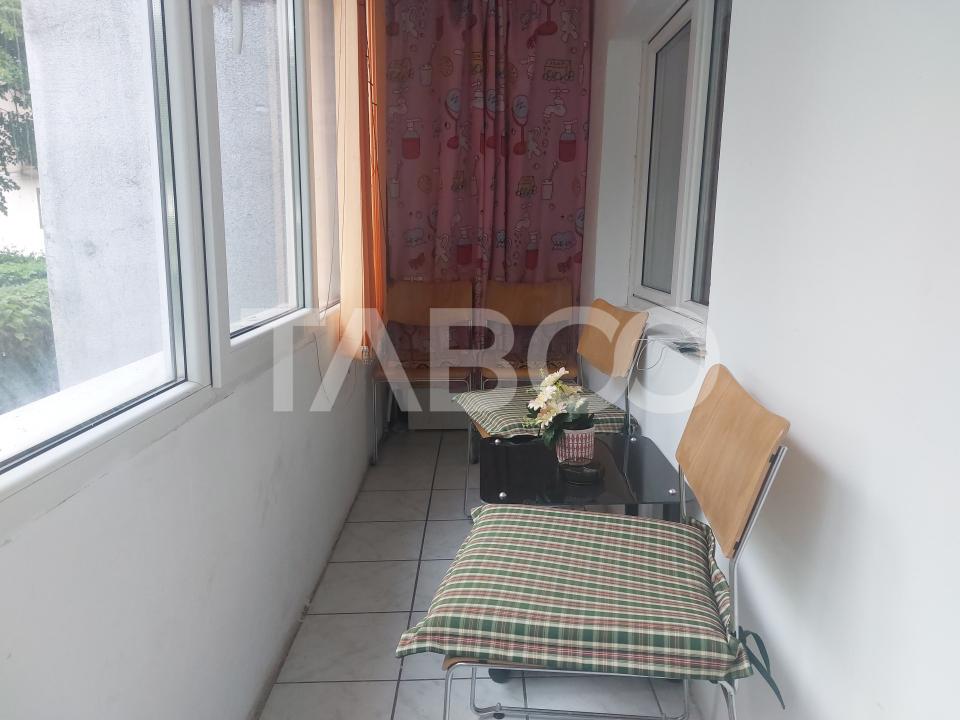 Apartament cu 2 camere decomandate si balcon de inchiriat in Strand