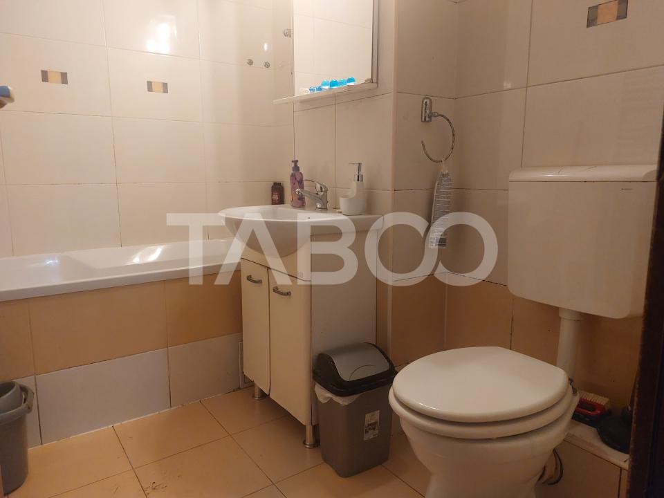 Apartament cu 2 camere decomandate si balcon de inchiriat in Strand