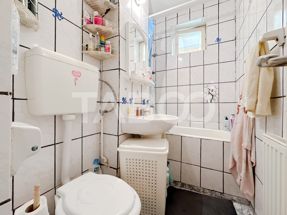 Apartament cu 2 camere in zona Mihai Viteazu retras de la strada