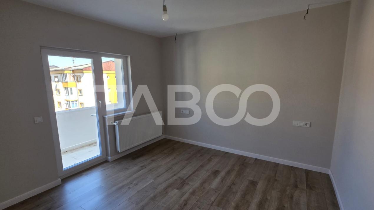 Apartament cu 3 camere central ultrafinisat de vanzare in Sebes 
