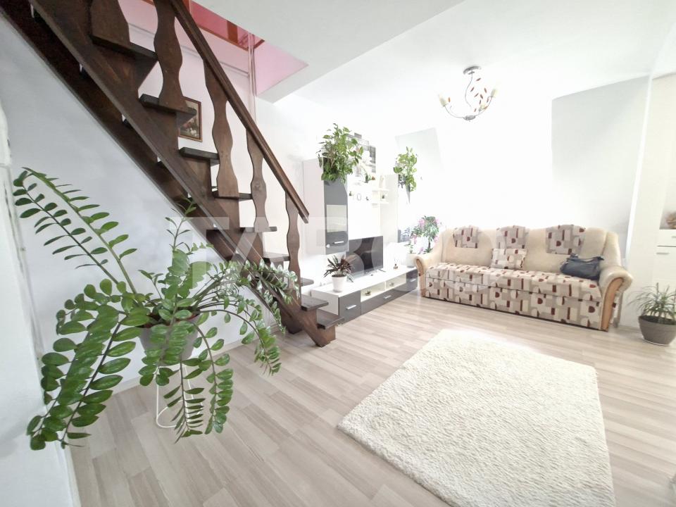 Apartament cu 3 camere de vanzare - mansarda Vasile Aaron - intabulata