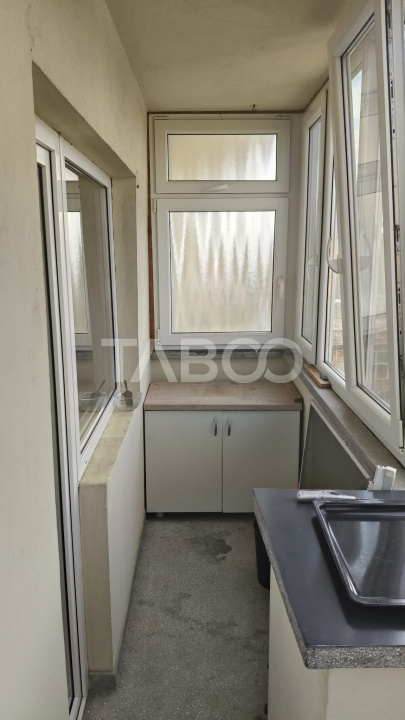 Apartament cu 3 camere garaj si pivnita de vanzare in Sebes