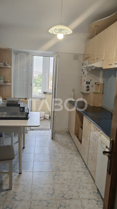 Apartament cu 3 camere garaj si pivnita de vanzare in Sebes