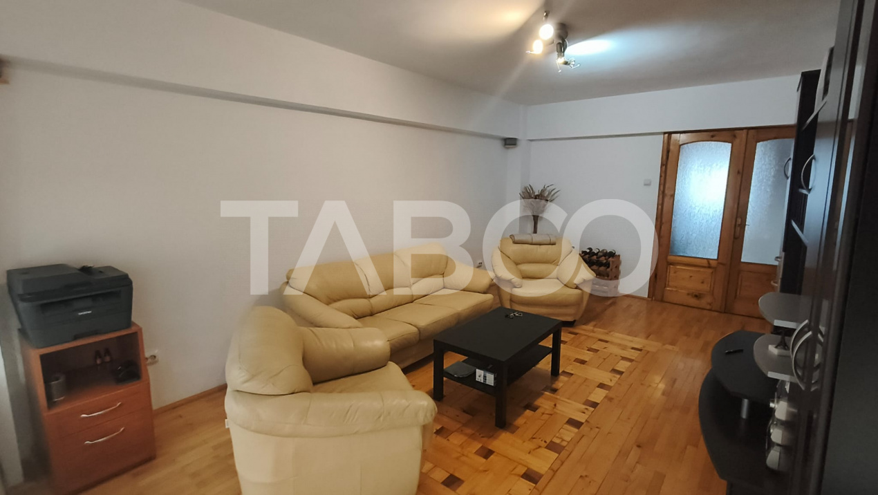 Apartament cu 3 camere garaj si pivnita de vanzare in Sebes