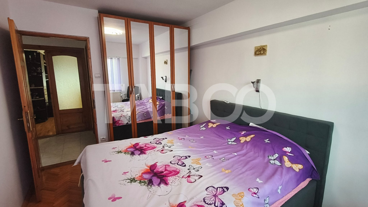 Apartament cu 3 camere garaj si pivnita de vanzare in Sebes