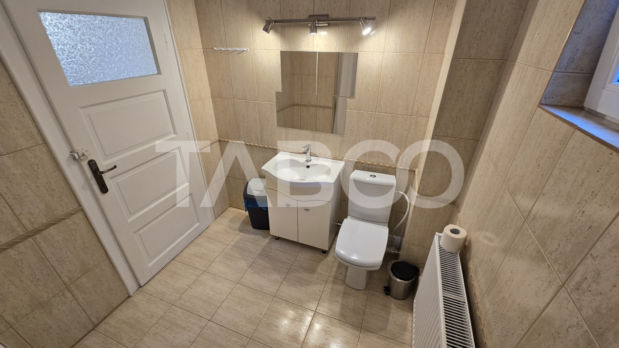 Apartament cu 3 camere la casa de inchiriat curte comuna Trei Stejari