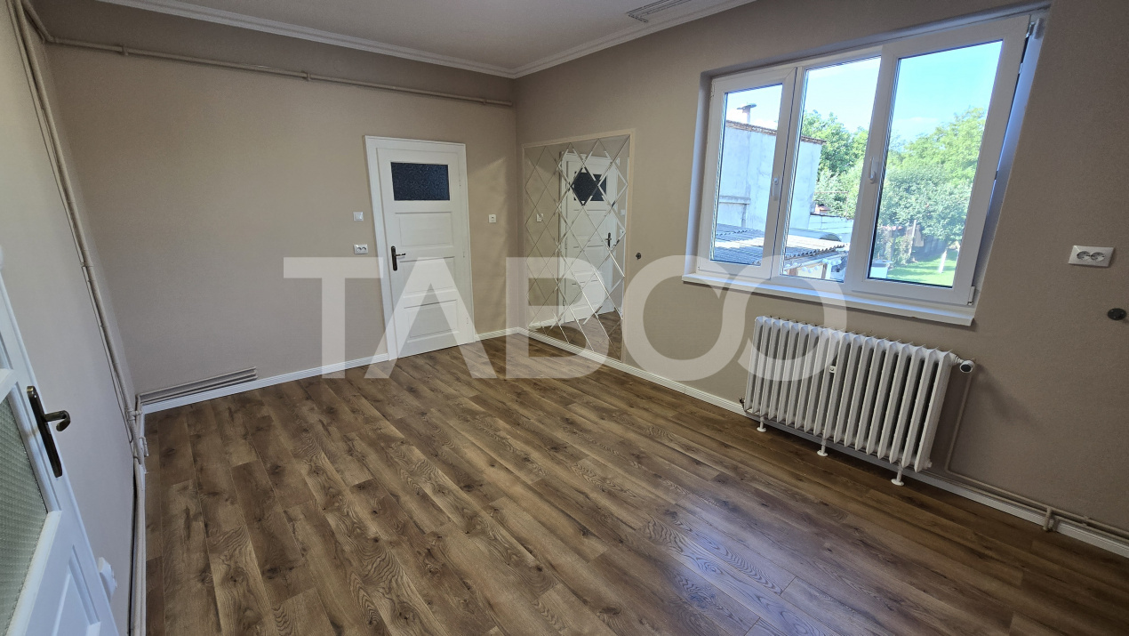 Apartament cu 3 camere la casa de inchiriat curte comuna Trei Stejari