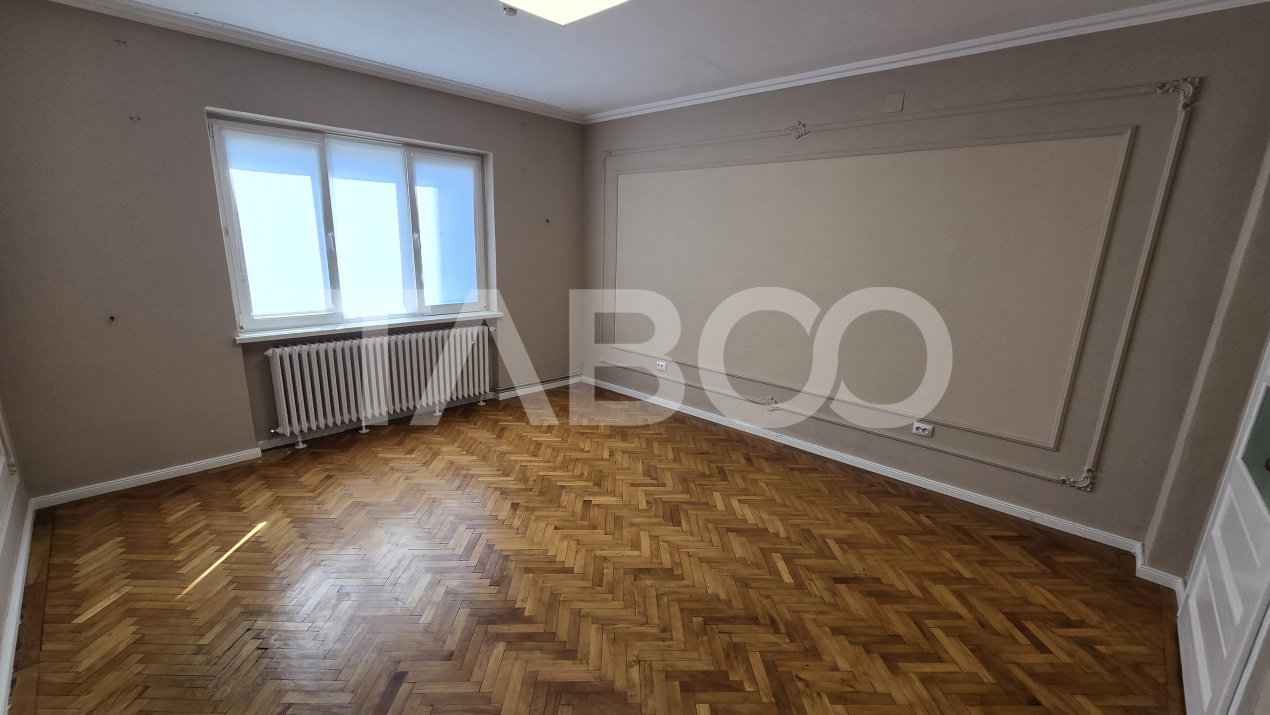 Apartament cu 3 camere la casa de inchiriat curte comuna Trei Stejari