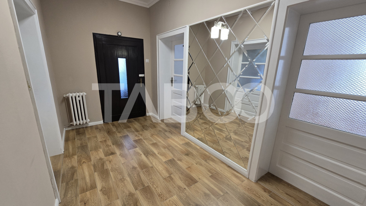 Apartament cu 3 camere la casa de inchiriat curte comuna Trei Stejari