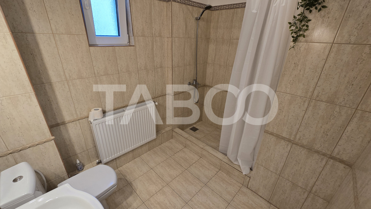 Apartament cu 3 camere la casa de inchiriat curte comuna Trei Stejari