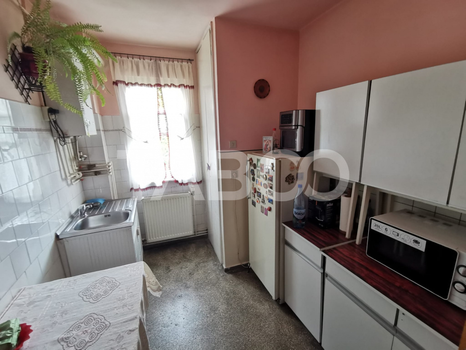 Apartament cu 3 camere la etajul 2 in zona Mihai Viteazul