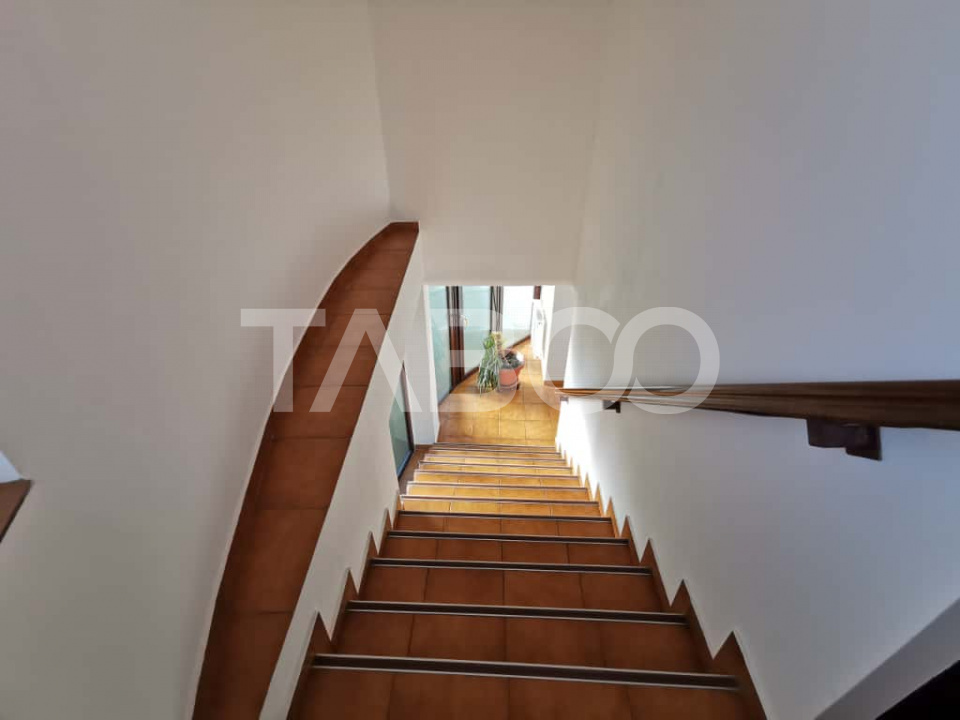 Apartament cu 3 camere langa facultatea de Stiinte de inchiriat