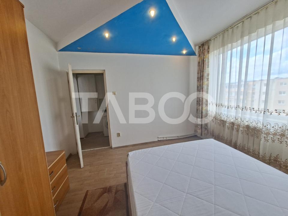 Apartament cu 3 camere si balcon de inchiriat in zona Mihai Viteazul