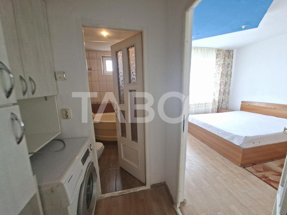 Apartament cu 3 camere si balcon de inchiriat in zona Mihai Viteazul