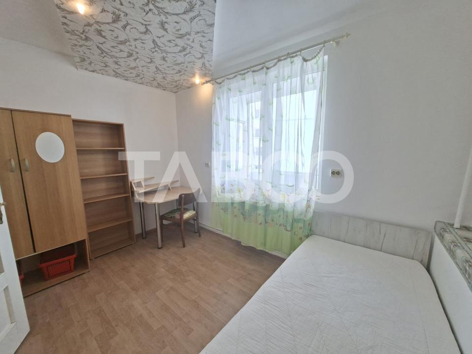 Apartament cu 3 camere si balcon de inchiriat in zona Mihai Viteazul