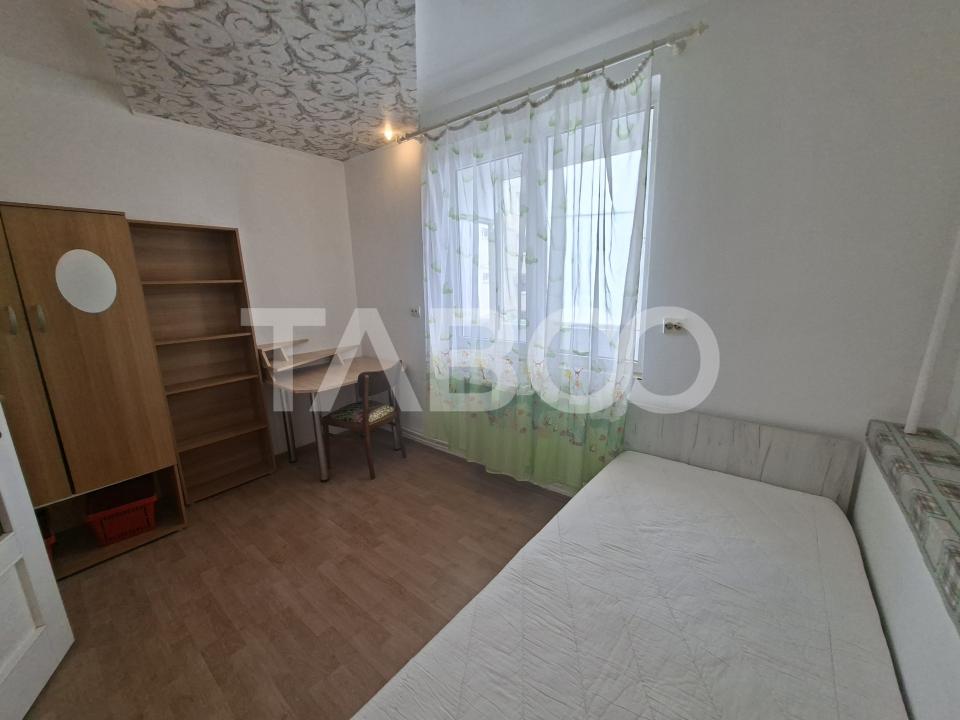 Apartament cu 3 camere si balcon de inchiriat in zona Mihai Viteazul