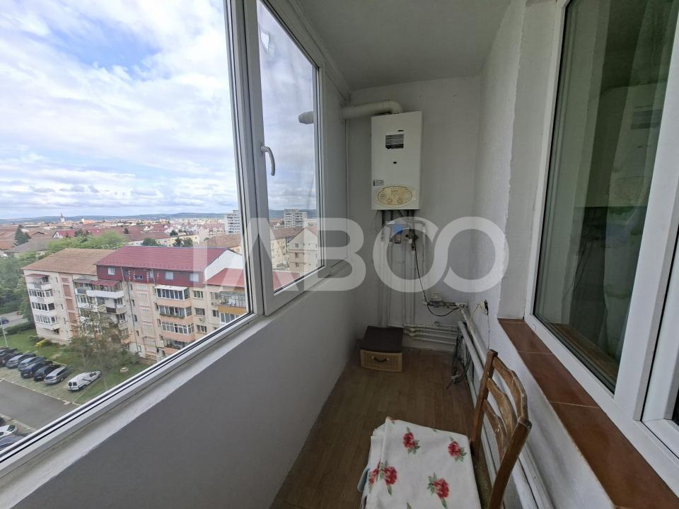 Apartament cu 3 camere si balcon de inchiriat in zona Mihai Viteazul