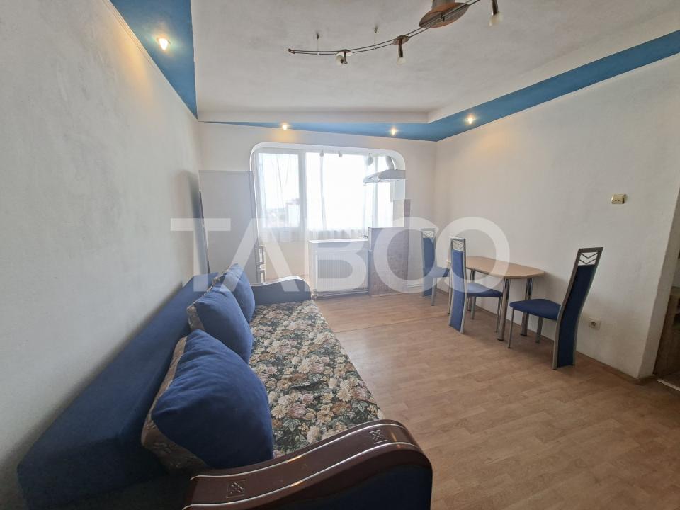 Apartament cu 3 camere si balcon de inchiriat in zona Mihai Viteazul