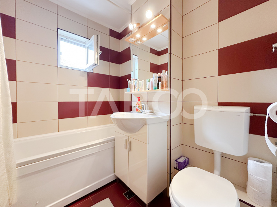 Apartament cu 4 camere decomandate etaj intermediar zona OMV V.Aaron