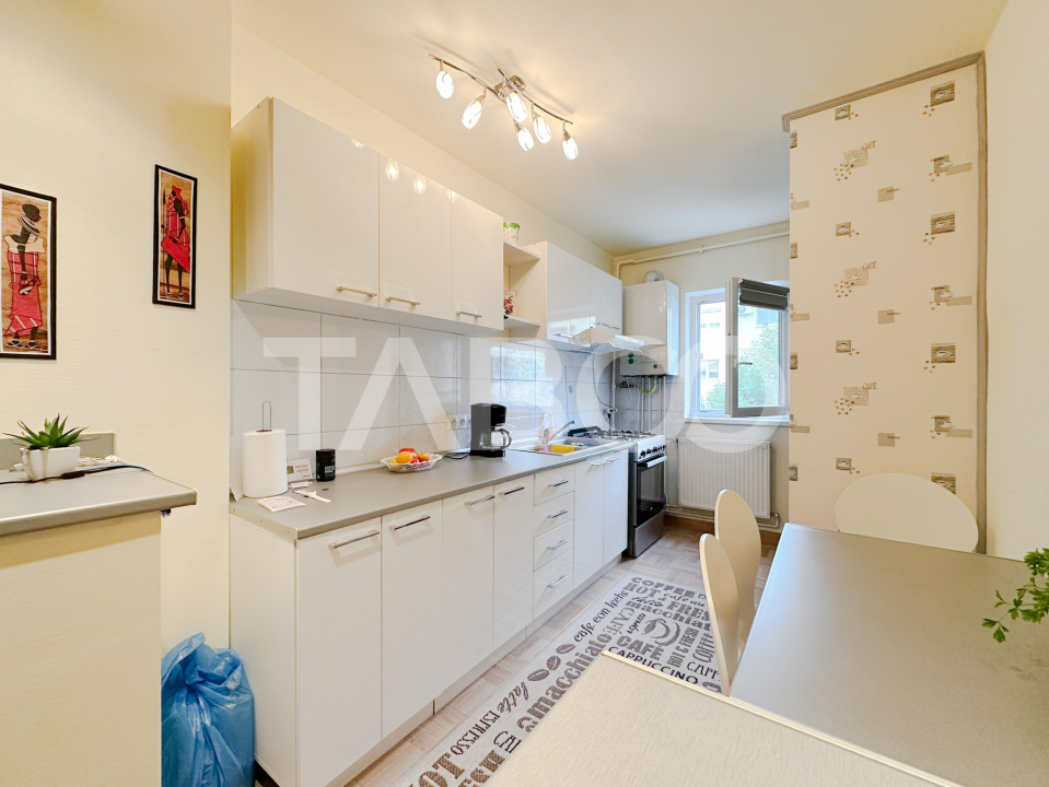 Apartament cu 4 camere decomandate etaj intermediar zona OMV V.Aaron