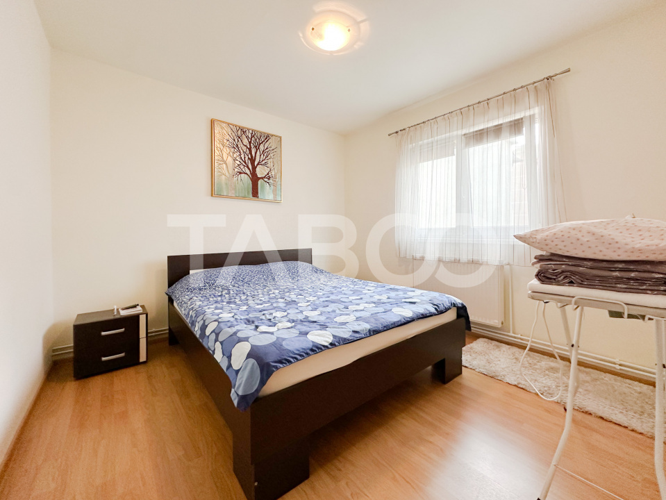 Apartament cu 4 camere decomandate etaj intermediar zona OMV V.Aaron