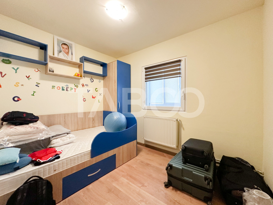 Apartament cu 4 camere decomandate etaj intermediar zona OMV V.Aaron