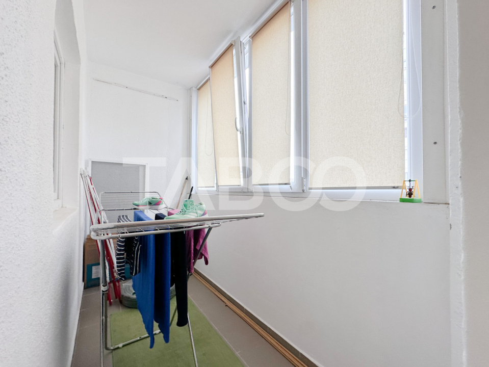 Apartament cu 4 camere decomandate etaj intermediar zona OMV V.Aaron
