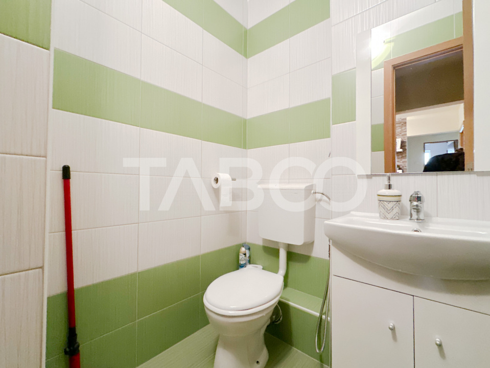 Apartament cu 4 camere decomandate etaj intermediar zona OMV V.Aaron