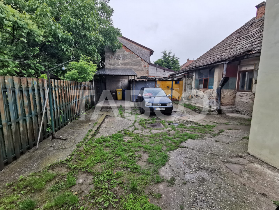 Apartament cu 5 camere in zona de case a Bulevardului Mihai Viteazul 