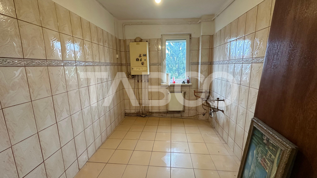 Apartament cu balcon 2 camere si pivnita zona Mihai Viteazul Sibiu 