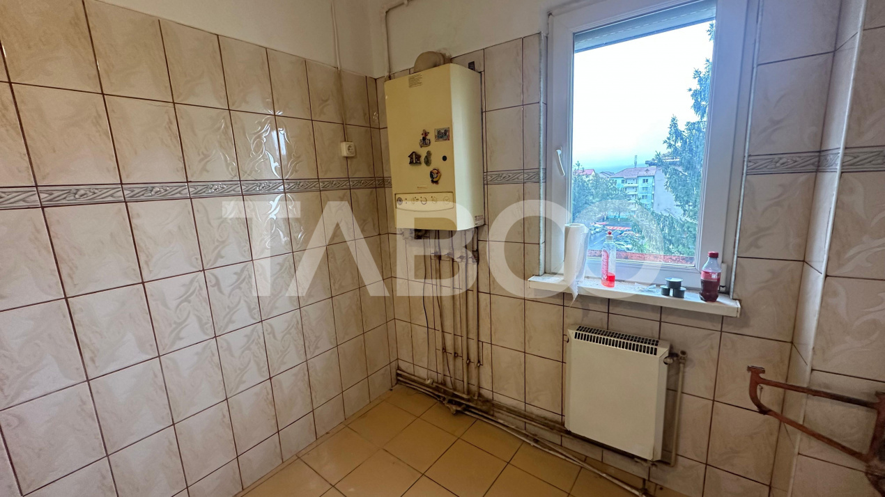 Apartament cu balcon 2 camere si pivnita zona Mihai Viteazul Sibiu 